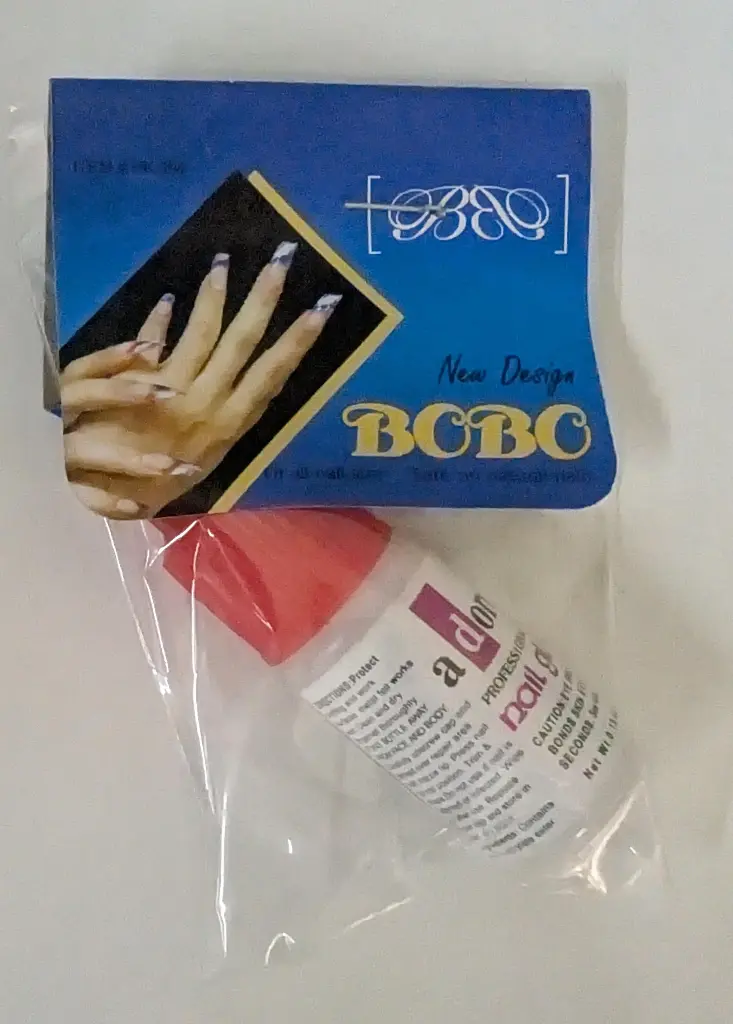 PEGA DE UÑAS ADORO