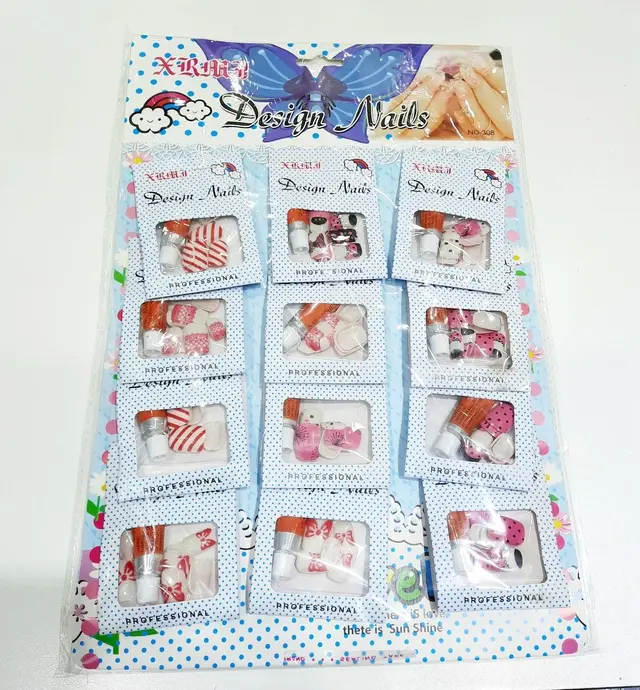 UÑAS POSTIZAS DECORADAS SOBRE