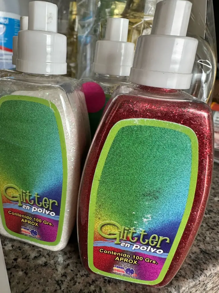 MIRELLA EN TARRO TIZAS Y TRAZOS