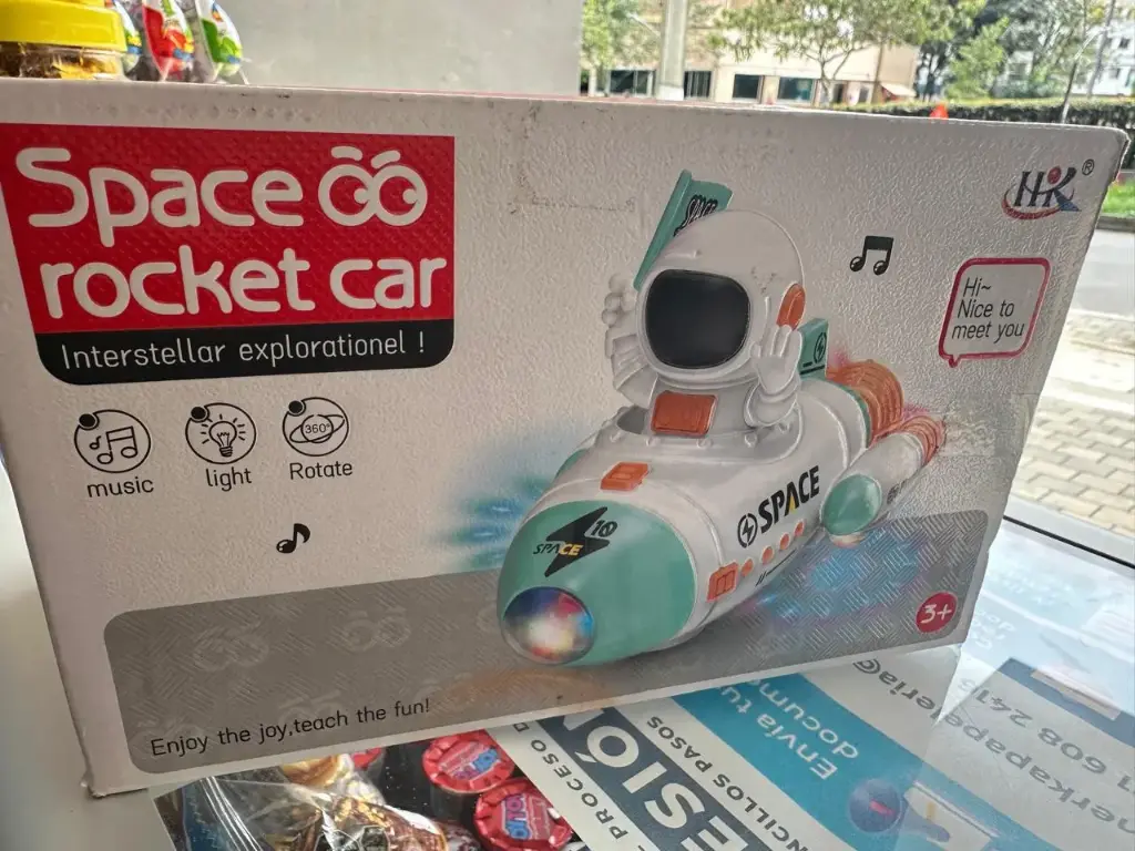 SPACE ROCKET CAR / CARRO ESPACIAL