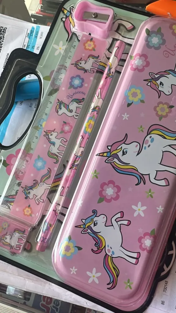 KIT CARTUCHERA METALICA ESTAMPADA REF:8899