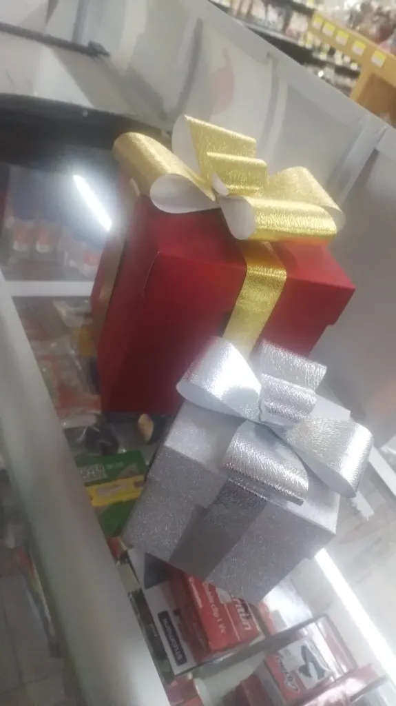 CAJA REGALO MOÑO DORADO ESTILO NAVIDAD